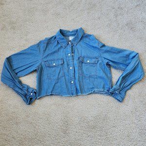 🎉 Empyre Medium (M) Cropped Denim Shirt (3/$10)